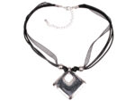 Kette mit Anhänger in verschiedenen farben von scarlet bijoux – Bild 5