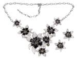 Kette mit Anhänger in verschiedenen Farben von scarlet bijoux