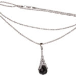 Kette mit Anhänger in verschiedenen Farben von scarlet bijoux