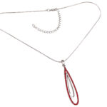 Kette mit Anhänger in verschiedenen Farben von scarlet bijoux