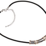Kette mit Anhänger in verschiedenen Farben von scarlet bijoux