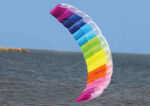 Zweileiner Lenkdrachen »Rainbow II« mit Leine für 30 m Abstand; Größe: ca. 50 x 120 cm; Lenkmatte/Flugdrachen in Regenbogenfarben von scarlet play – Bild 3