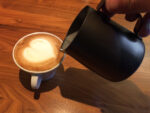 Milchkännchen »L'Art Modern Anthrazit« mit persönlicher Namenslasergravur, für Latte Art oder Cappuccino; aus 18/10 Edelstahl mit Antihaft-Beschichtung; von scarlet espresso – Bild 6