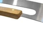 Pizzamesser »Rapido Professionale« Pizzacutter XXL Wiegemesser mit scharfer Klinge aus rostfreiem Edelstahl 35cm mit Holzgriff, schnelles und sauberes Schneiden, mit Klingenschutz von scarlet kitchen – Bild 3