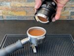 Doppel Distributor und Tamper »Doppio« 2 in 1 Levelling Tool Nivellierwerkzeug für Siebträgermaschine Espresso 58 mm 58,5 mm von scarlet espresso – Bild 6