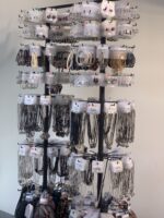 50x Modeschmuck Mix Ketten Fingerringe Ohrringe Ohrstecker Armbänder UVP 350,00 von scarlet bijoux